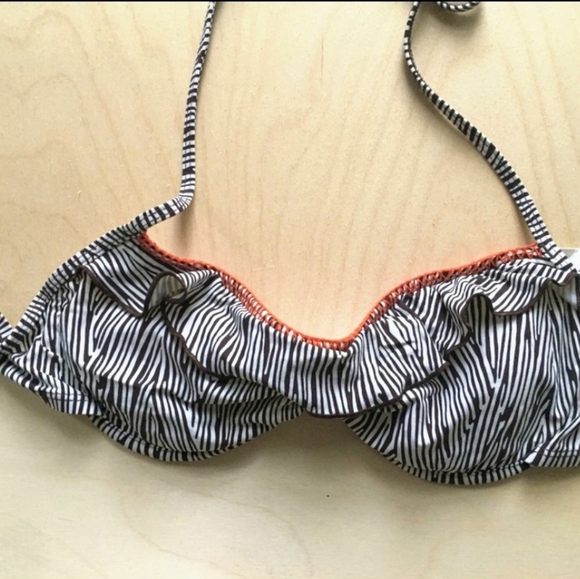 New Kenneth Cole Reaction Layered RuffleBikini Top - Picture 2 of 5
